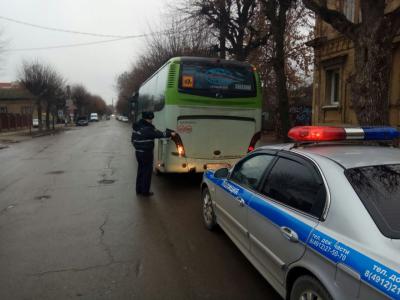 Рязанские гаишники проверяют автобусы, перевозящие детей