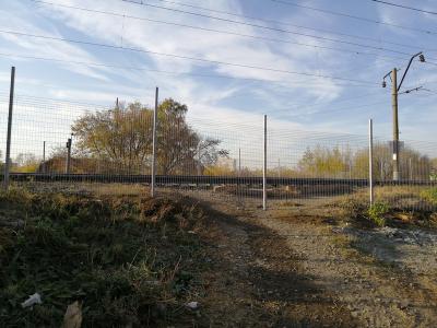 Железнодорожные пути в Октябрьском городке огородили