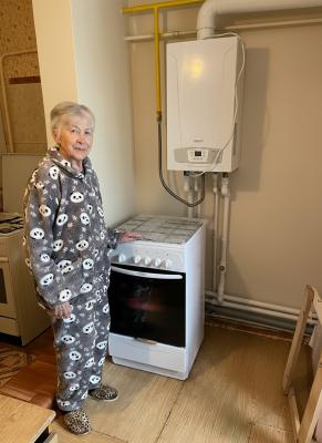 «Зелёный сад – наш дом» подарил пенсионерке газовую плиту