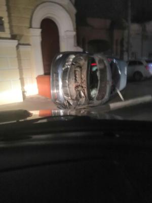 В Рязани на улице Полонского перевернулось легковое авто