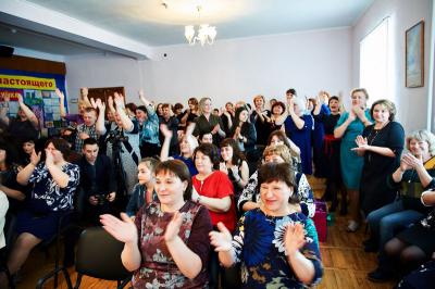 На Ново-Рязанской ТЭЦ сотрудниц поздравили с 8 Марта концертом-сюрпризом