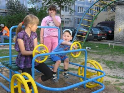 В текущем году 255 дворов Рязани оборудуют детскими комплексами