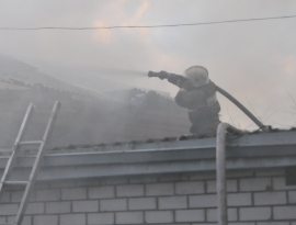 В Шиловском районе одна квартира сгорела, вторая утратила кровлю