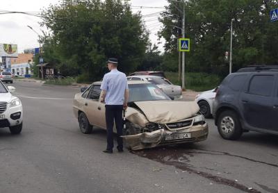 В Дашково-Песочне Lada Largus опрокинулась после столкновения с Daewoo Nexia