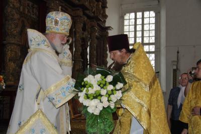 Рязанскому митрополиту переданы в дар памятные часы