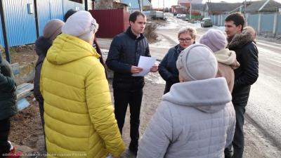Андрей Михно обсудил с жителями посёлка Борки график движения автобуса №11