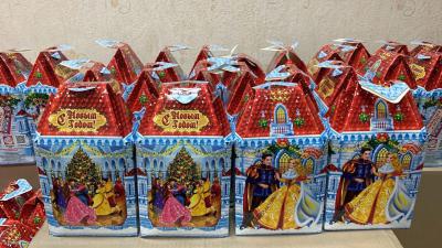 В Рязани выдают новогодние подарки детям, находящимся в тяжёлой жизненной ситуации