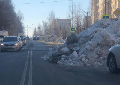 В Дашково-Песочне гора снега перекрыла дорогу автомобилистам
