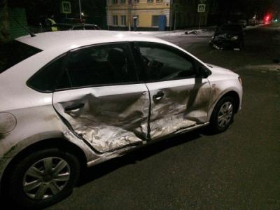 Ночью в Рязани водитель Chevrolet протаранил Volkswagen и скрылся с места ДТП