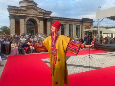 На Рязанской ВДНХ открылся фестиваль лоскутной моды «Шили-были и носили»