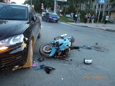 В Рязани автоледи отбросила мотоциклиста