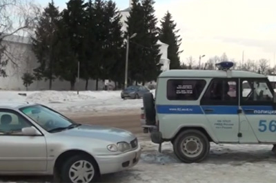 В Солотче пьяный рязанец за рулём Toyota Corolla врезался в полицейский УАЗ