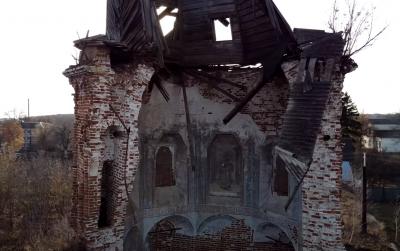 В селе Костино Рыбновского района обрушился купол Богоявленской церкви