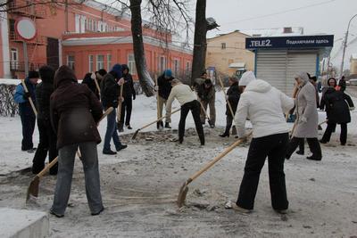Сотрудники администрации Рязани взялись чистить улицы до конца марта