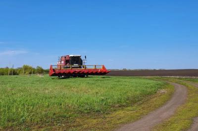 Энергетики призывают аграриев соблюдать правила электробезопасности при проведении полевых работ