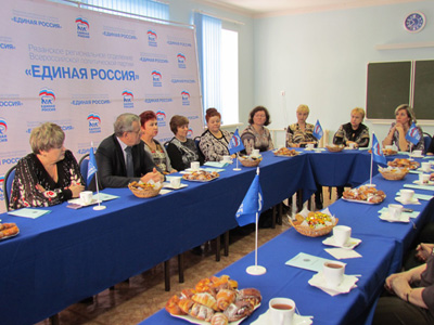 Милых секретарей первичных отделений рязанской «Единой России» поздравили с 8 марта