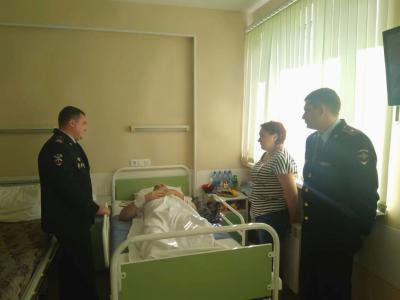 Руководство Рязанского УМВД посетило пострадавших в ДТП сотрудников