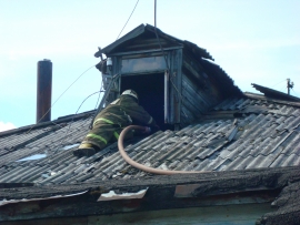 В Спасском районе в квартире обгорел потолок