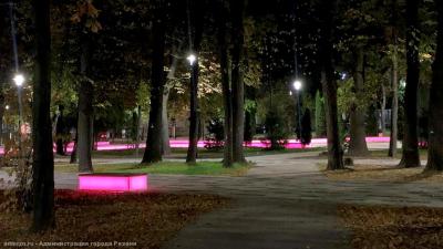 В Наташкином парке поставили лавки с подсветкой