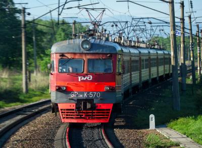 В Рязанской области на переезде столкнулись поезд и автомобиль