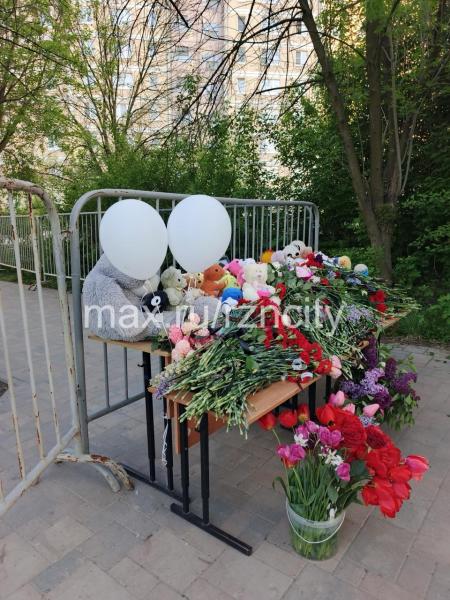 В Рязани появился стихийный мемориал в память о погибших при атаке БПЛА