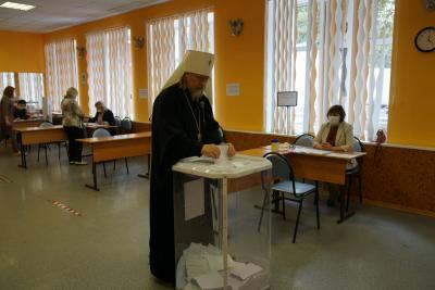 Митрополит Марк проголосовал на выборах депутатов Госдумы