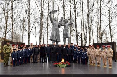 В обновлённом парке Победы в посёлке Лесной Шиловского района зажгли Вечный огонь